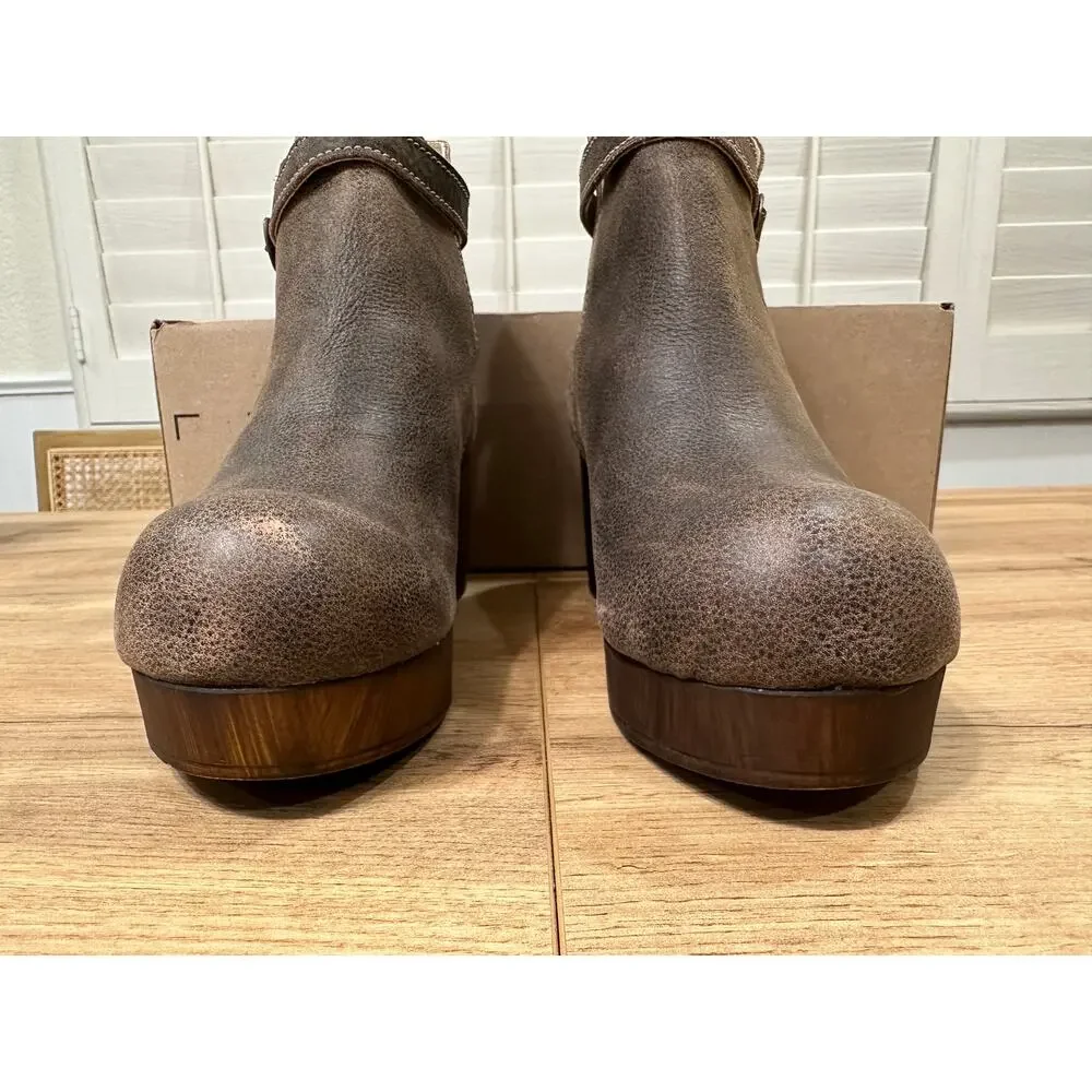 Californians Jordyn Wedge Boots Dark Brown Leather Size 10 NWOB Versatile Comfy